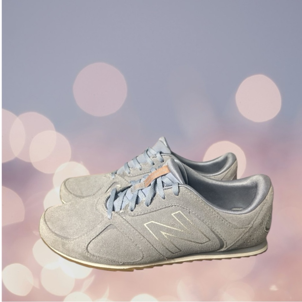 Women’s New Balance 560 Gray and Baby Blue Suede Sneakers Size 11 🦋